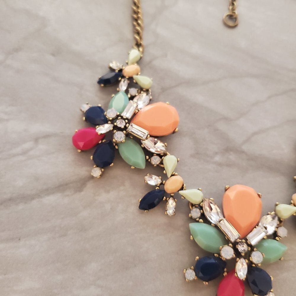 ✨ J.Crew Rhinestone Crystals Cluster Stacked Colorful Statement Necklace ✨ - Picture 9 of 15